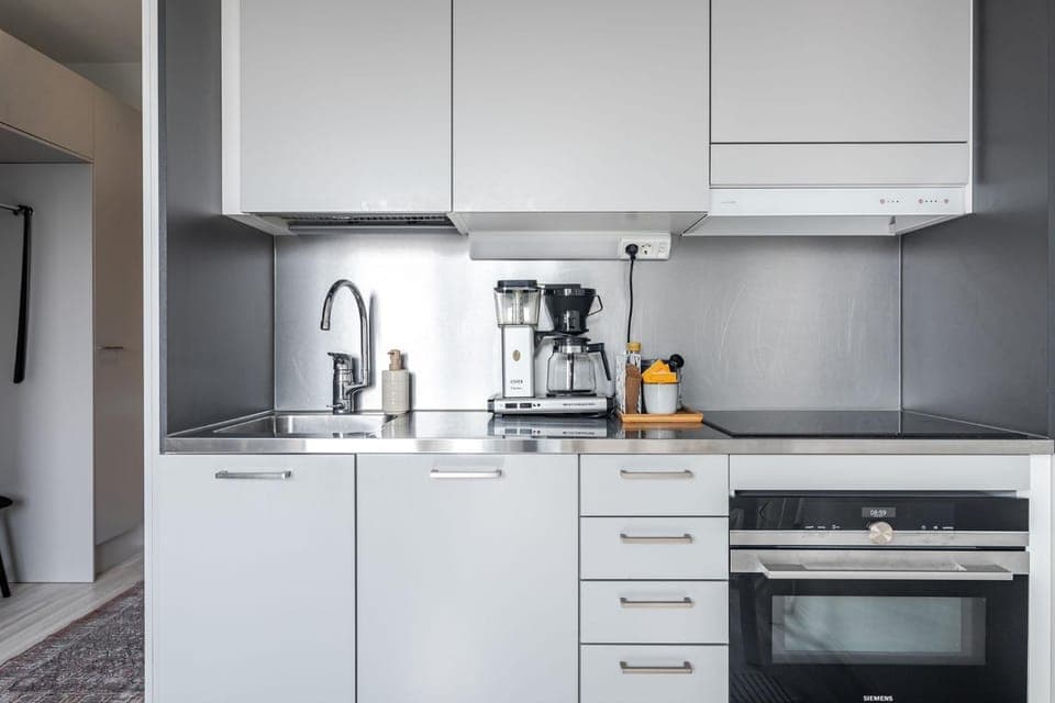 Coffee/tea facilities, Kitchen or kitchenette, dishwasher, oven, stove, toaster