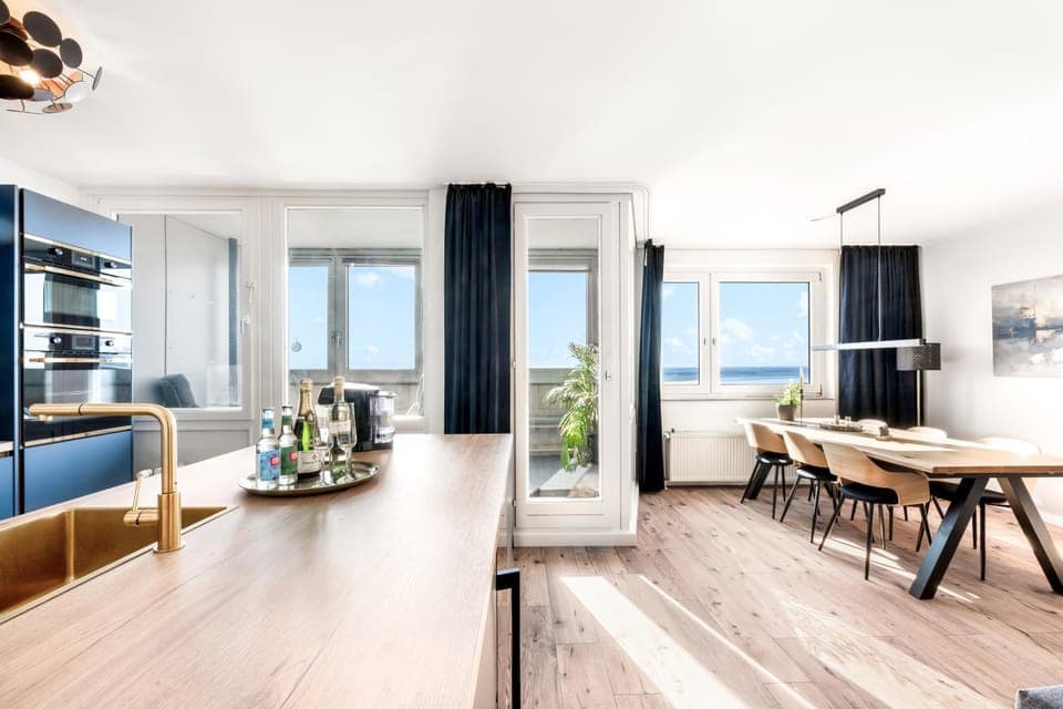 Balcony/Terrace, Dining area, Alcoholic drinks, Non alcoholic drinks, kitchen