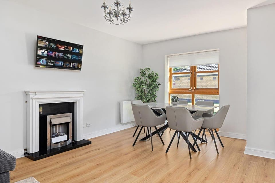 TV and multimedia, Living room, Dining area, fireplace