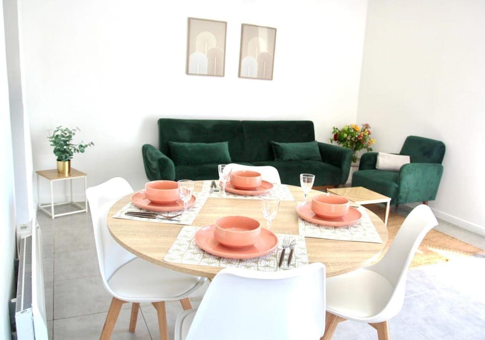 Living room, Dining area