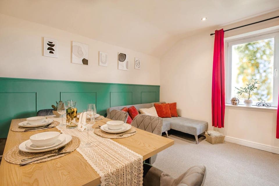 Living room, Seating area, Dining area