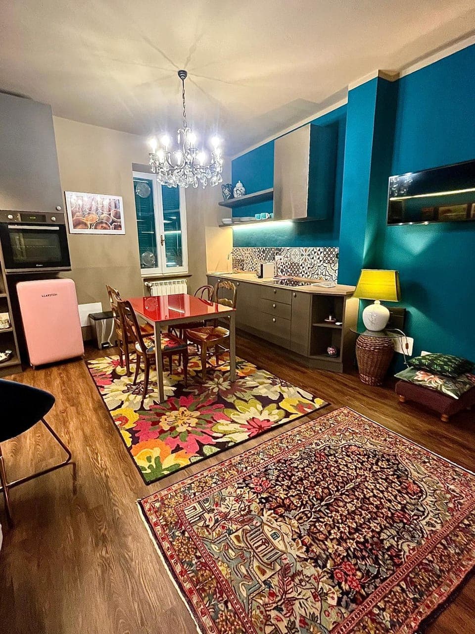 Kitchen or kitchenette, Living room, Dining area, oven, pet friendly, stove