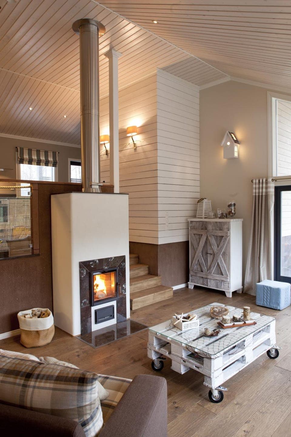 Living room, Photo of the whole room, Seating area, fireplace, flat iron