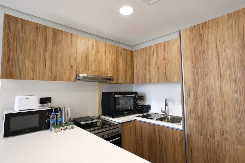 Coffee/tea facilities, Kitchen or kitchenette, oven, stove, toaster, washing machine