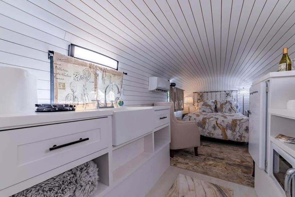 Kitchen or kitchenette, Bedroom