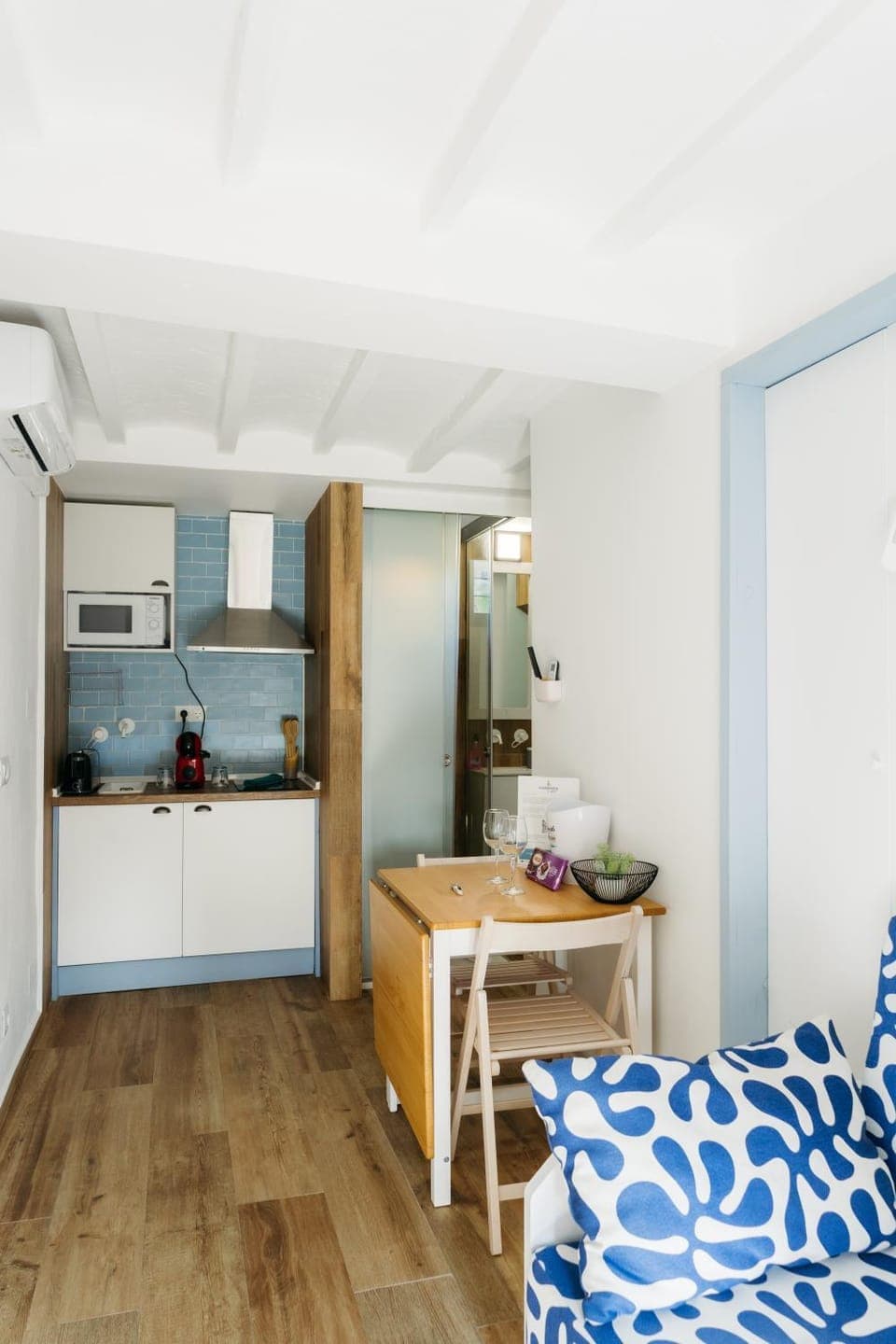 Photo of the whole room