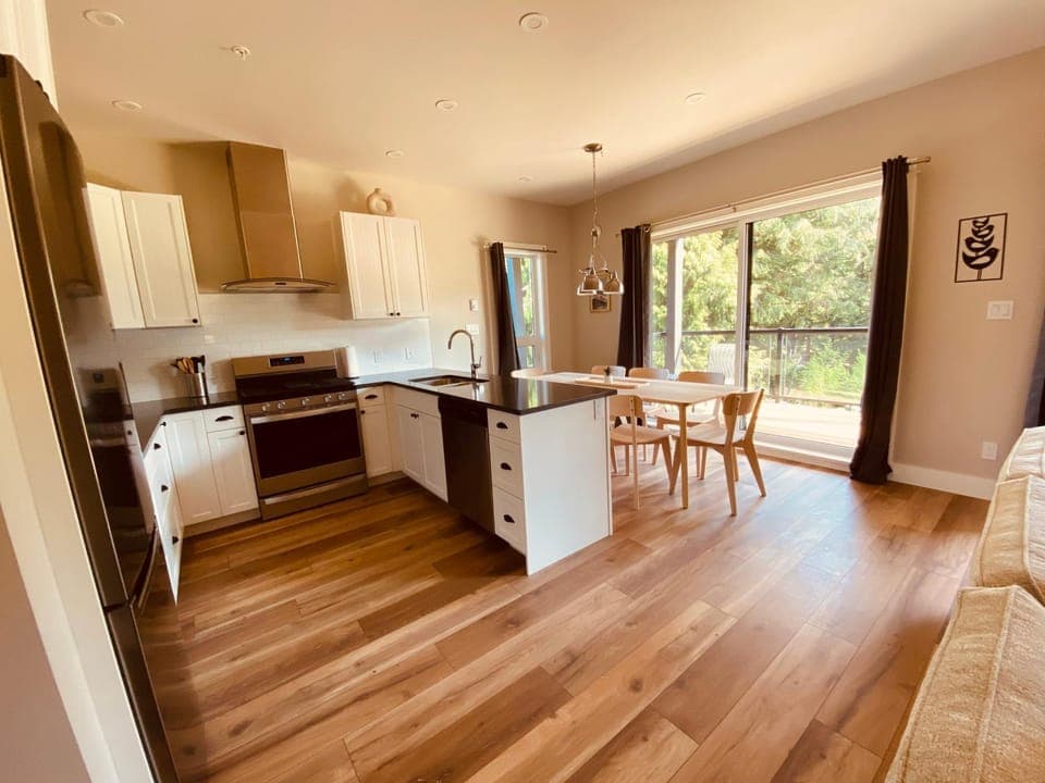 Dining area, dishwasher, oven, stove