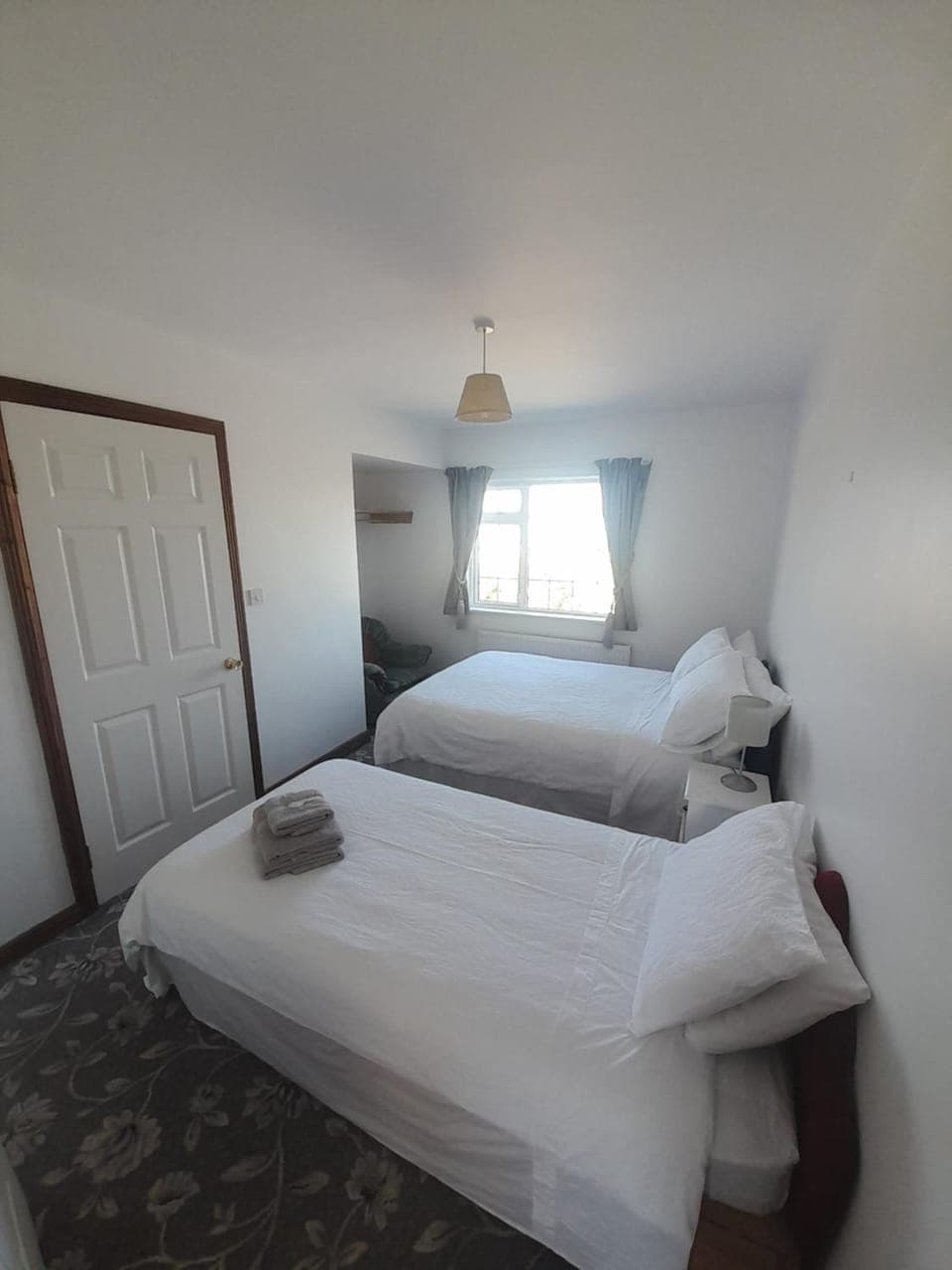 Bed, Photo of the whole room, Bedroom, towels