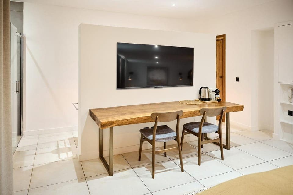 TV and multimedia, Dining area