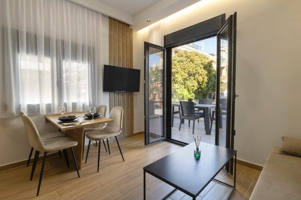 TV and multimedia, Living room, Seating area, Dining area, internet, air conditioner