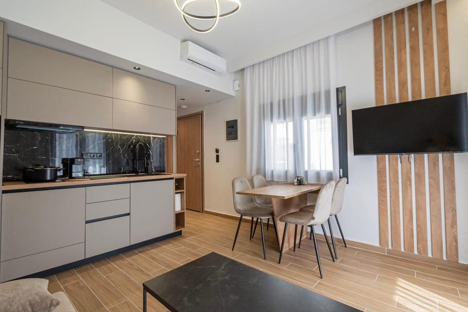 TV and multimedia, Kitchen or kitchenette, Living room, Seating area, Dining area, internet, air conditioner