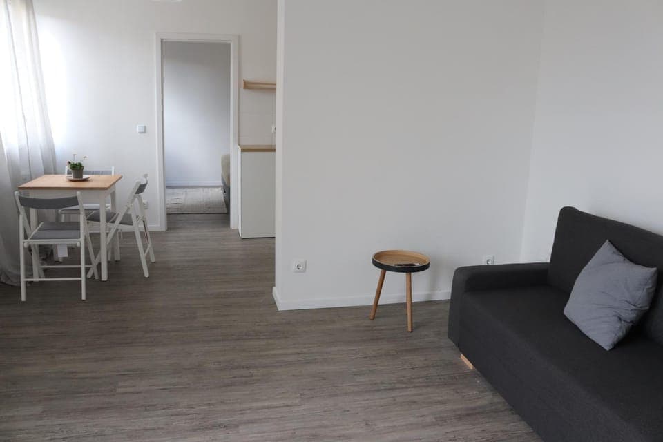 Kitchen or kitchenette, Living room, Seating area, Dining area