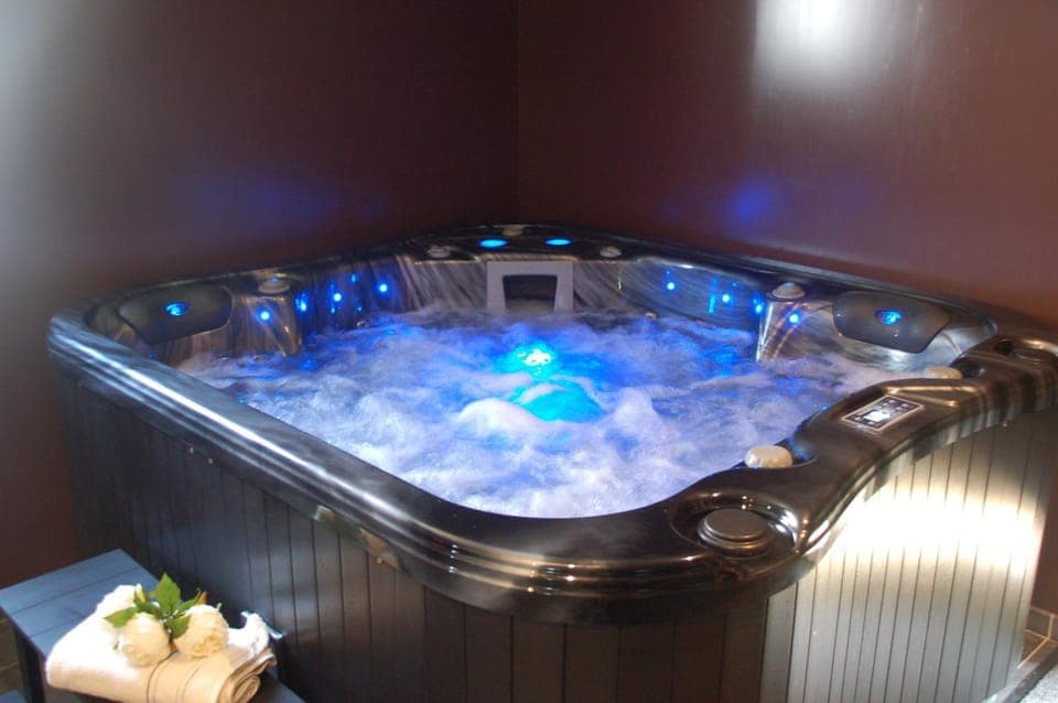 Hot Tub, Spa and wellness centre/facilities