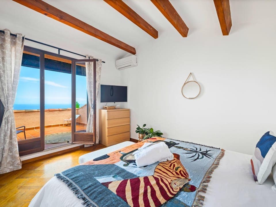 TV and multimedia, Photo of the whole room, Bedroom, Sea view, towels