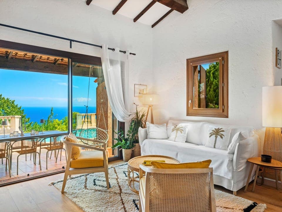 Patio, View (from property/room), Balcony/Terrace, Living room, Seating area, Sea view