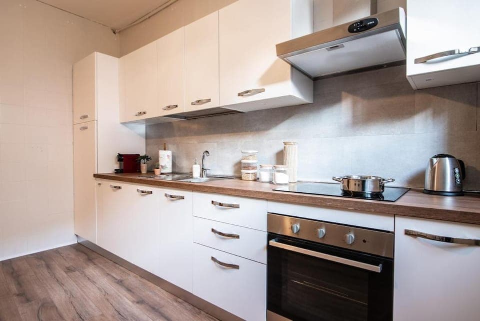 Kitchen or kitchenette, dishwasher, pet friendly, stove