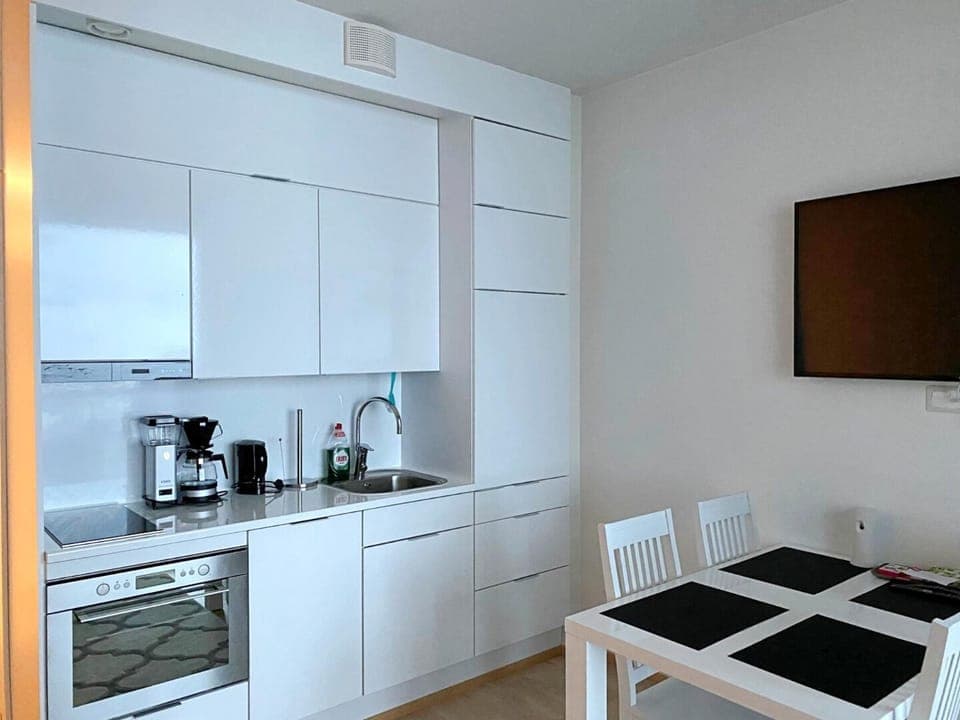 TV and multimedia, Coffee/tea facilities, Kitchen or kitchenette, Dining area, pet friendly, stove