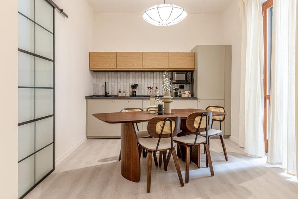 Kitchen or kitchenette, Dining area, stove