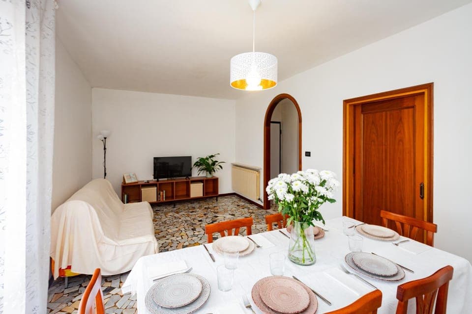 TV and multimedia, Living room, Dining area