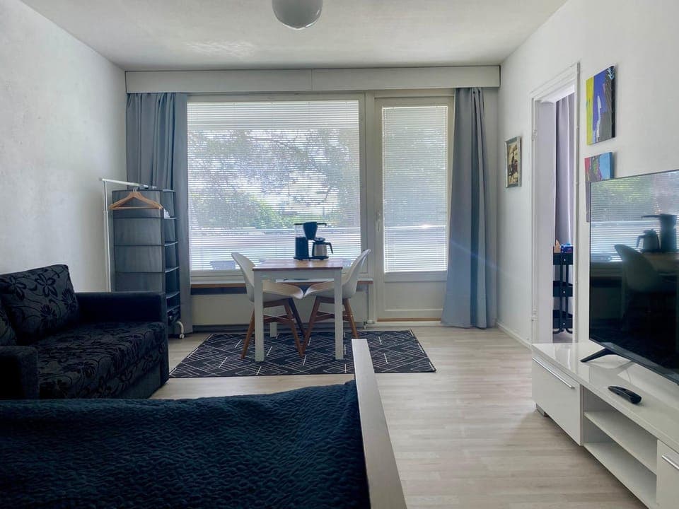 Communal lounge/ TV room, Natural landscape, TV and multimedia, Living room, Seating area