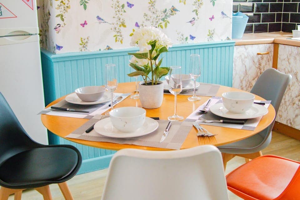 Coffee/tea facilities, Dining area