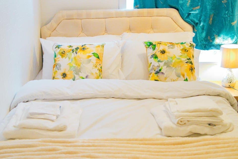 Bed, Photo of the whole room, Bedroom, towels, wardrobe