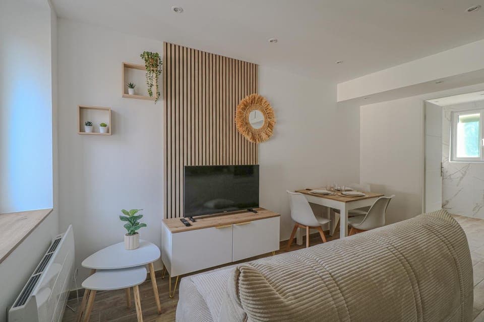 TV and multimedia, Living room, Dining area