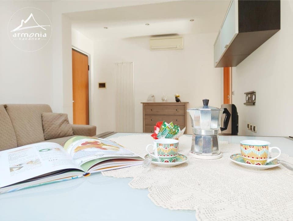 TV and multimedia, Living room, Dining area, air conditioner