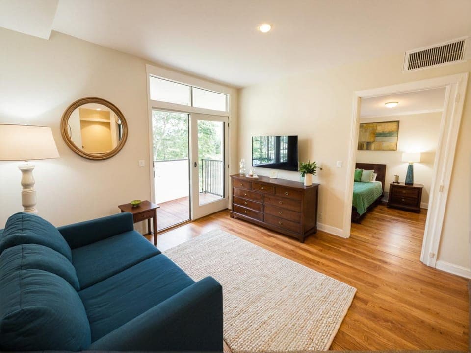 Communal lounge/ TV room, TV and multimedia, Photo of the whole room, Seating area, Evening entertainment, Bedroom