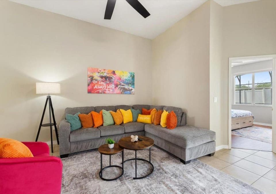Living room, Photo of the whole room, Seating area