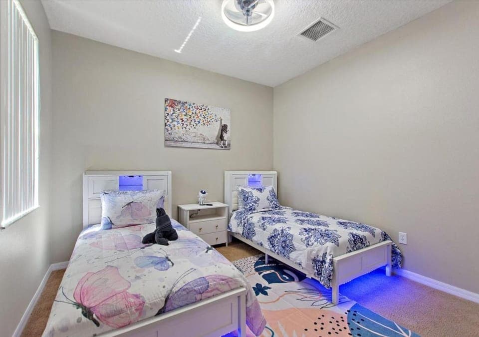 Bed, Photo of the whole room, Bedroom