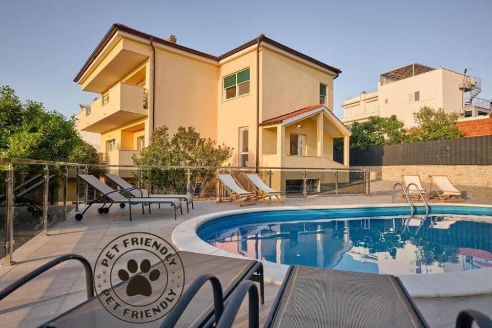 Property building, Swimming pool