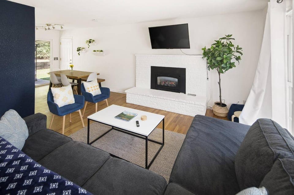 Living room, Seating area