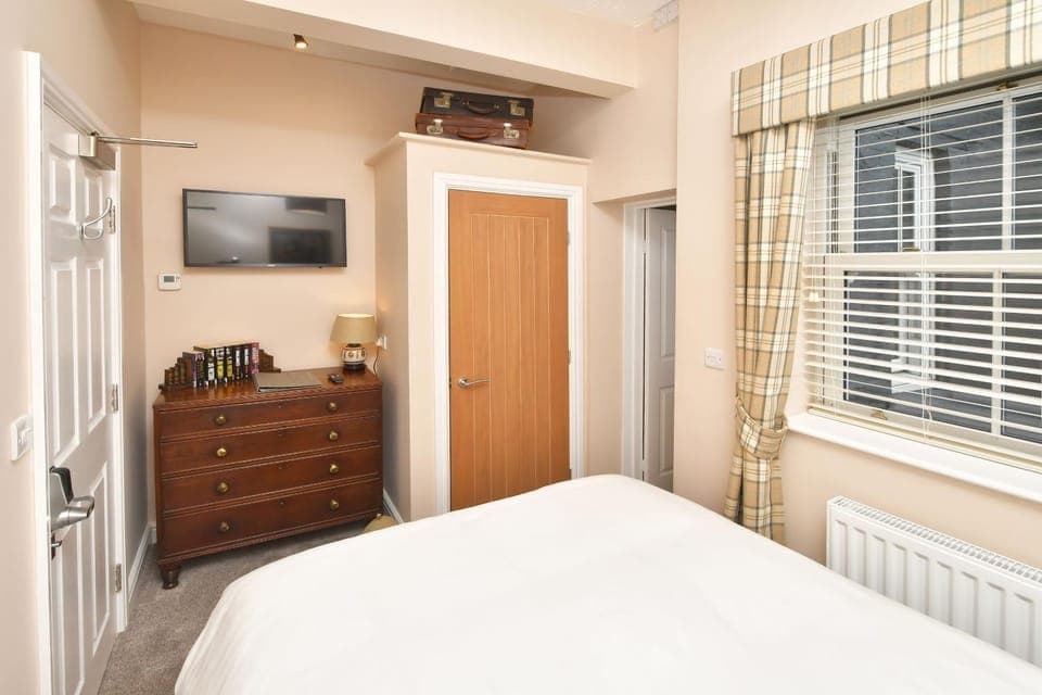 TV and multimedia, Bedroom, wardrobe