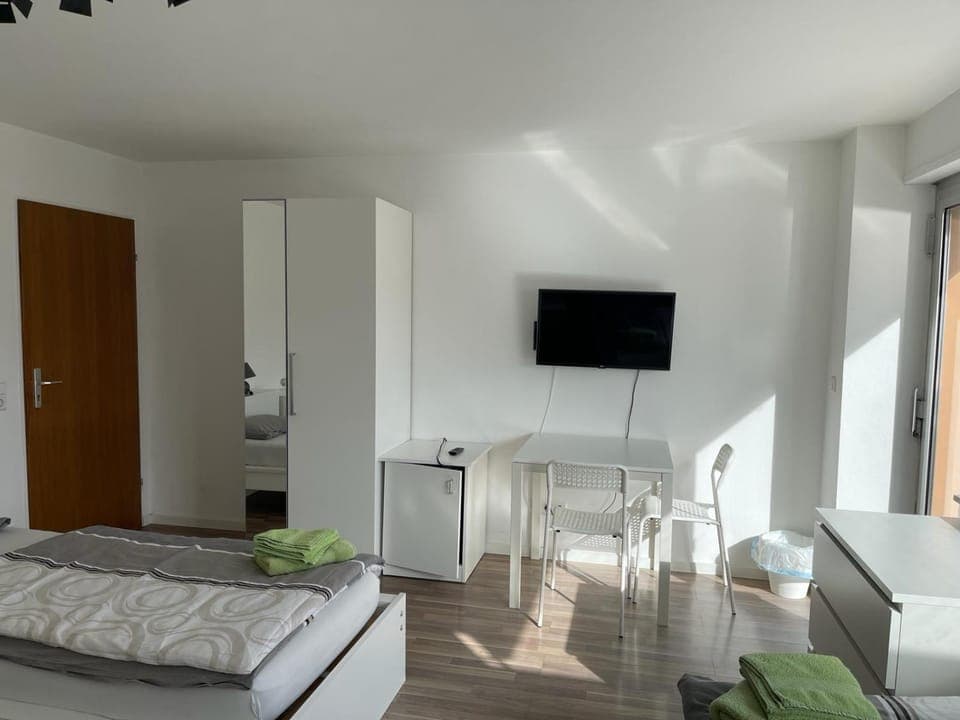 Photo of the whole room, Bedroom