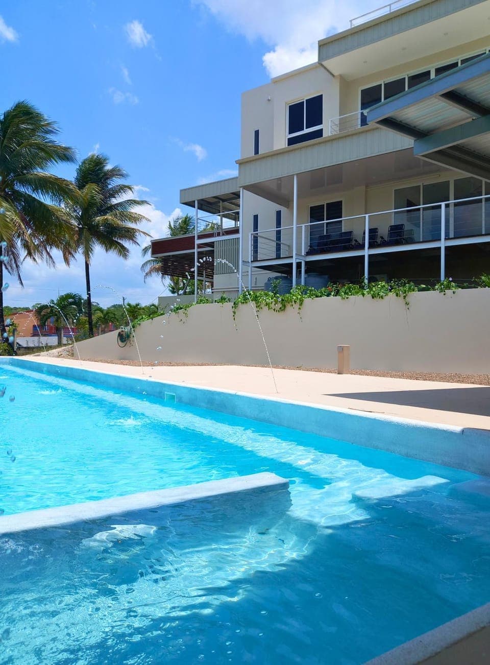 Property building, Day, Pool view, Swimming pool, Swimming pool