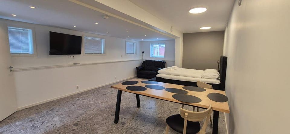 Photo of the whole room, Seating area, Bedroom