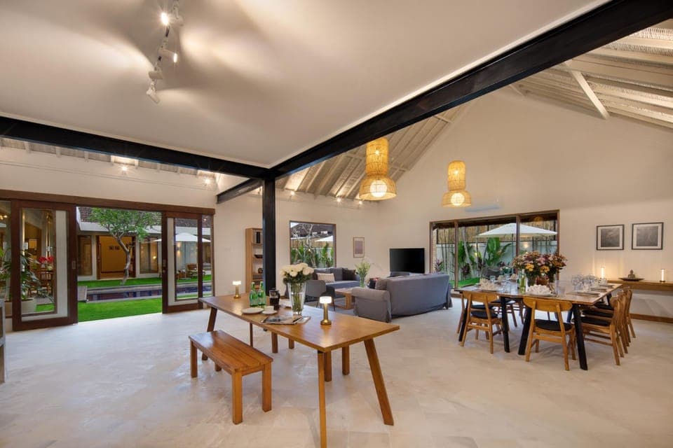 Living room, Dining area