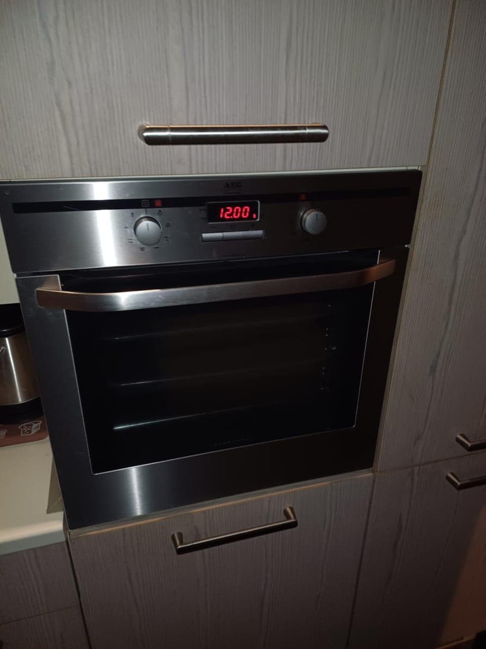 Kitchen or kitchenette, oven