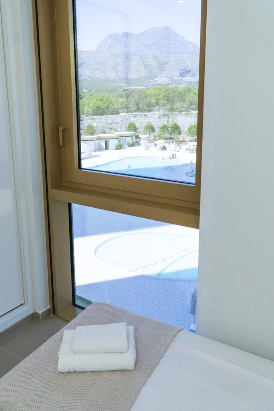 Bed, Natural landscape, View (from property/room), Photo of the whole room, Bedroom, Mountain view, towels