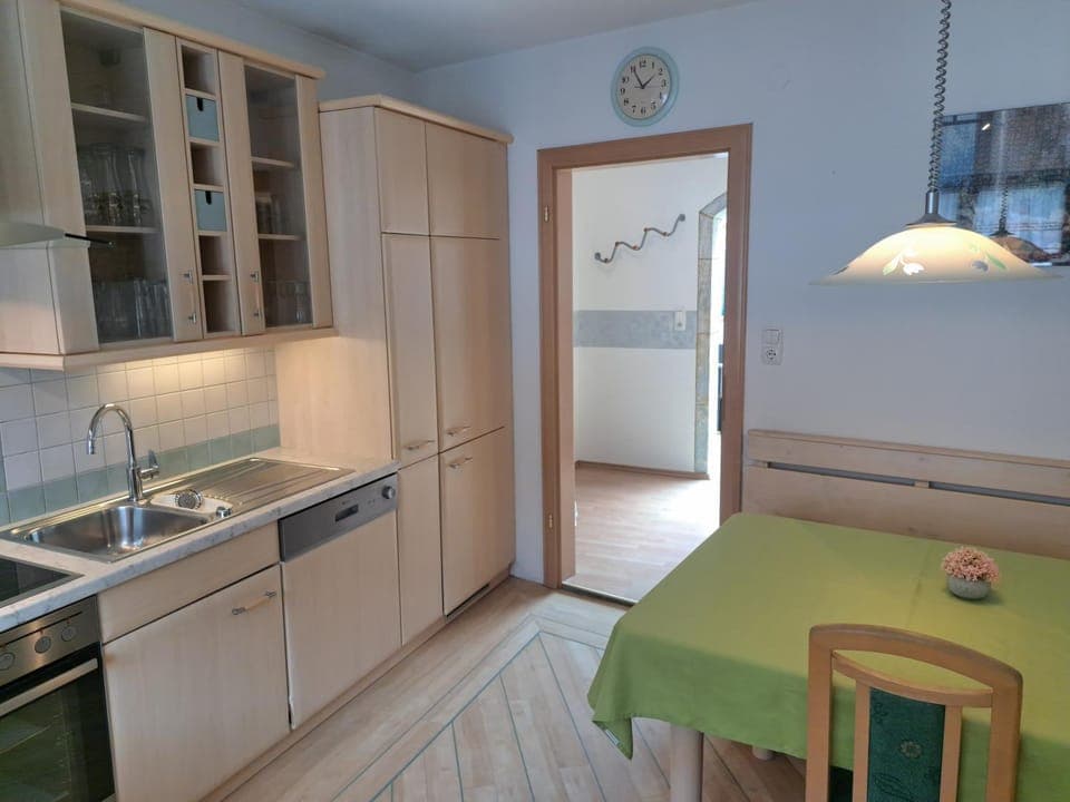 Kitchen or kitchenette, Dining area, stove