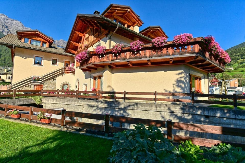 Property building, Garden