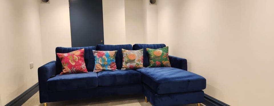 Game Room, Seating area