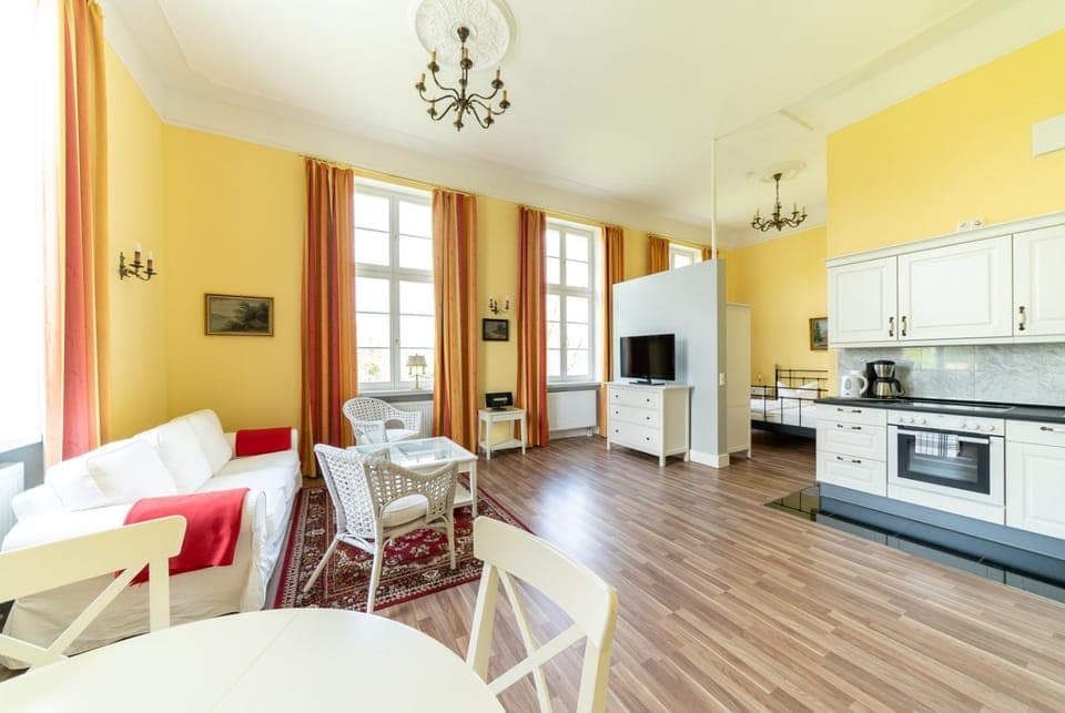 Kitchen or kitchenette, Seating area, Dining area