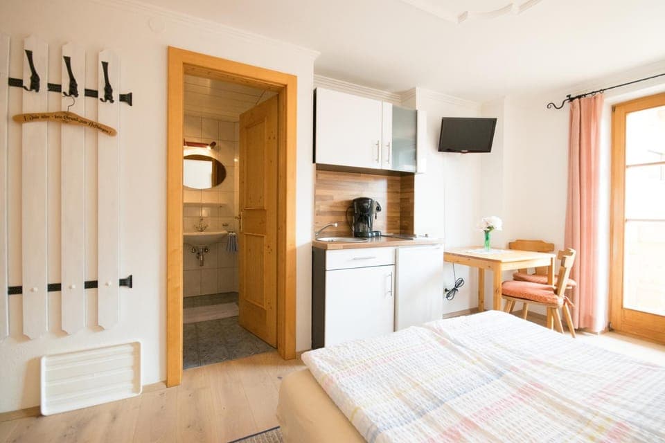 Day, Photo of the whole room