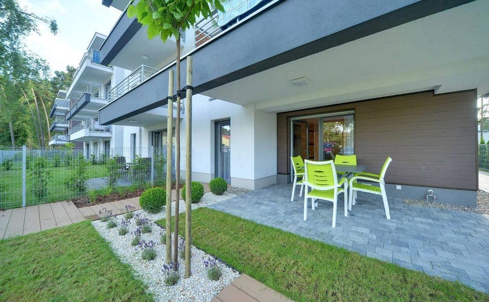 Property building, Day, Garden, Garden view