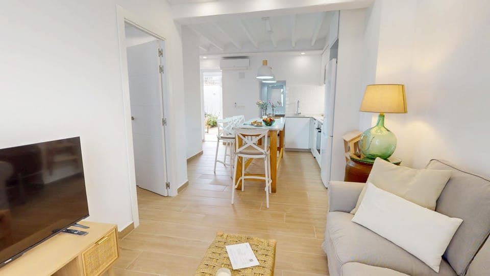 TV and multimedia, Kitchen or kitchenette, Living room, Dining area