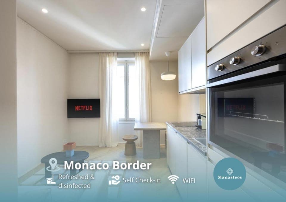 TV and multimedia, Kitchen or kitchenette, Dining area, oven, air conditioner