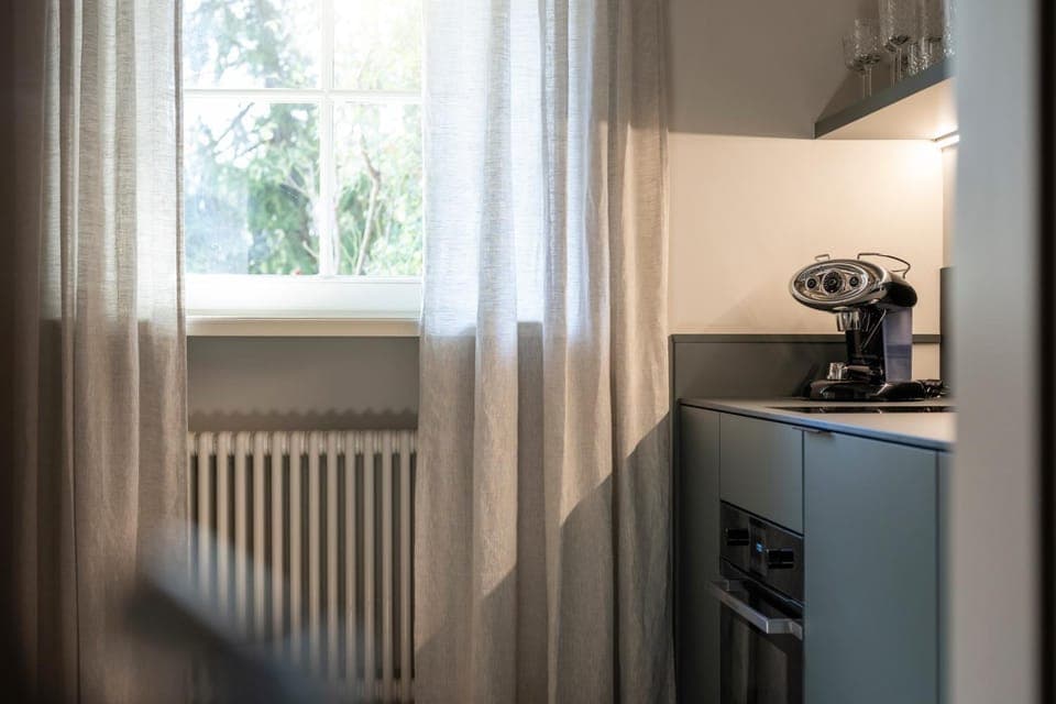 Coffee/tea facilities, stove