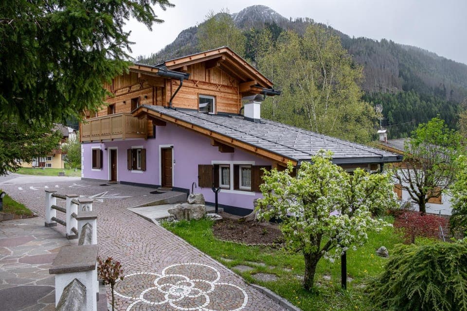 Property building, Spring, Day, Natural landscape, Garden, Garden, Garden view, Mountain view